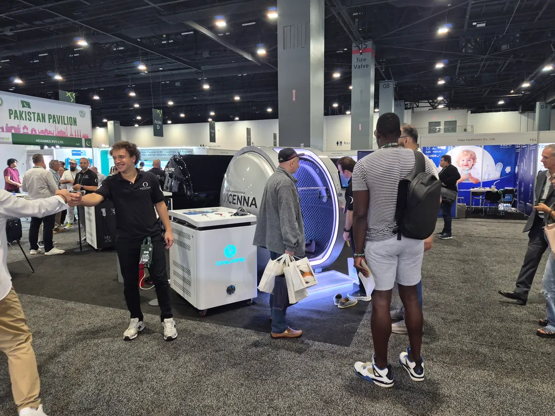 Networking on the WHX Miami Expo 2026 floor